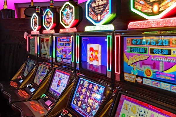 How can you use online slot bonuses to explore new games?